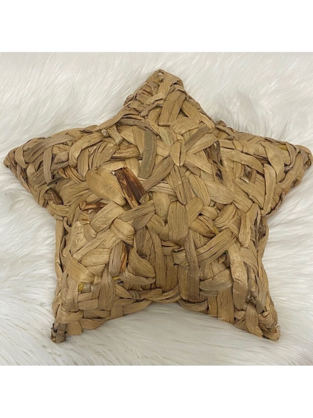 Star-Shaped Woven Basket - Picture 3 of 3